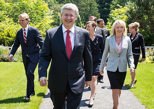 Stephen Harper et son nouveau cabinet. | Photo par PM Web Photos, Flickr
