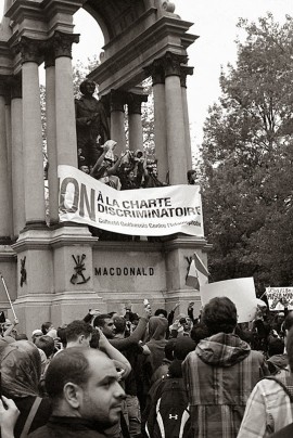 Les manifestants contre la Charte proposée. Photo par Gerry Lauzon, Flickr
