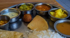 Un déjeuner végétarien, dans le style indien. | Photo par javajoba, Flickr. 