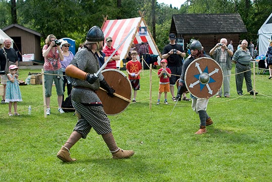 Reconstitution d’une bataille de Vikings. | Photo par V. Anastassiou