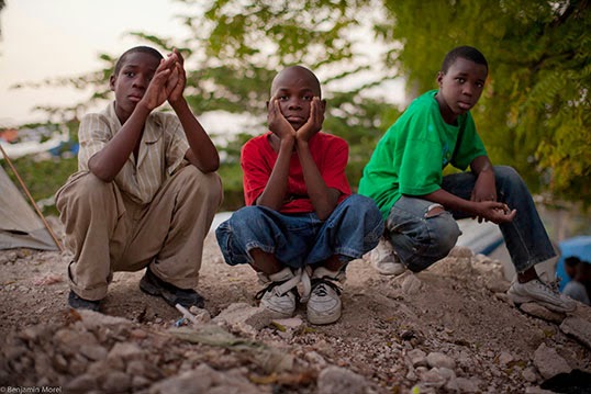 Trois orphelins haïtiens du film Twa timoun (Three Kids) de Jonas Adesky. | Photo de DiverCiné
