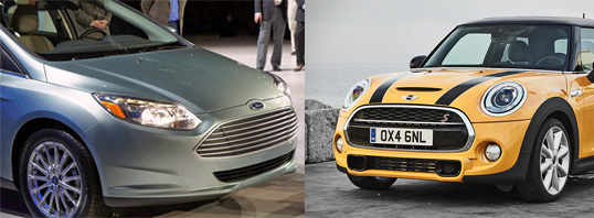 La Ford Focus EV (à gauche) vs la Mini Cooper (à droit). | Photo par Michael Sheehan (à gauche) et Uncrate (à droite)