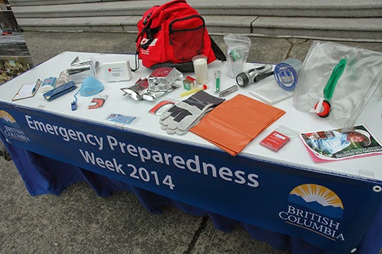 Kit d’urgence présenté lors de la semaine de la protection civile. | Photo par BC Gov. Photos
