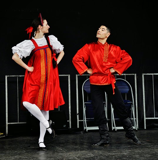 L’ensemble de danse russe Yablochko lors du European Festival 2013. | Photo par Happy Moments Photography