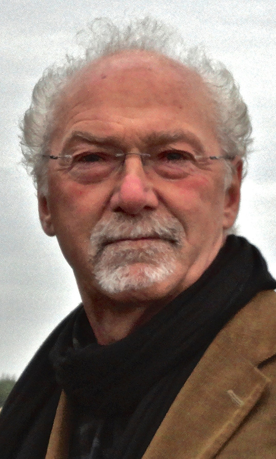 Pierre Grenier a débuté sa carrière dans l’audiovisuel avant de choisir l’enseignement dans un programme d’immersion. Il est à la retraite depuis 2014.