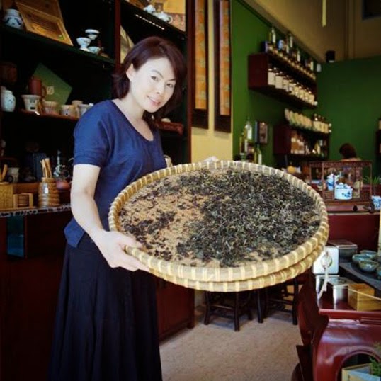 La maître du thé chinois, Olivia Cheung. | Photo de Treasure Green Tea Company