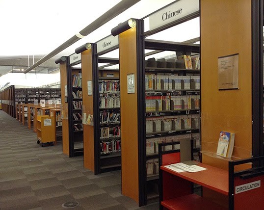 La section chinoise de la Vancouver Public Library, Central Branch. | Photo par Laura R. Copes