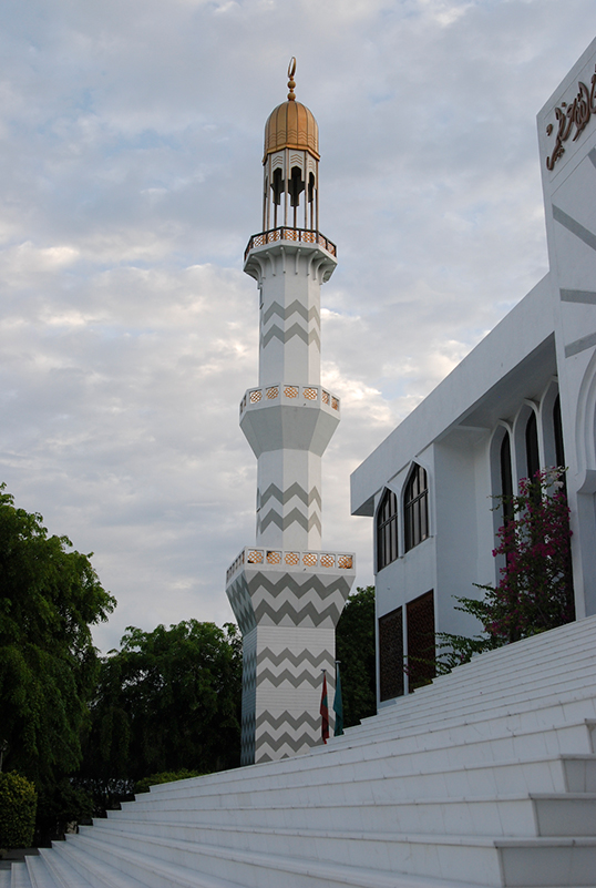 Vue d’un minaret d’une mosquée. | Photo de Lazy Monkey