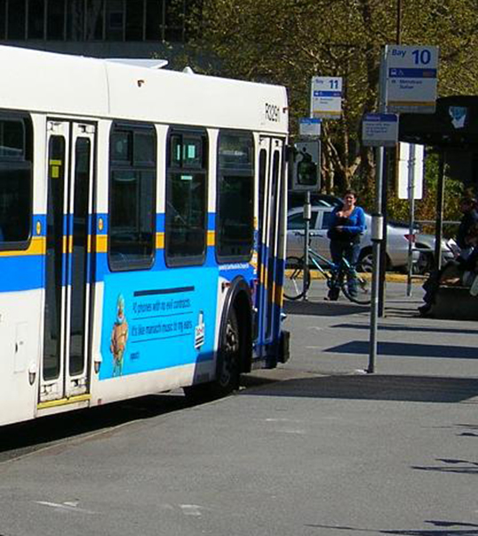 L'autobus 49 au terminus de UBC. | Photo par Stephen Rees