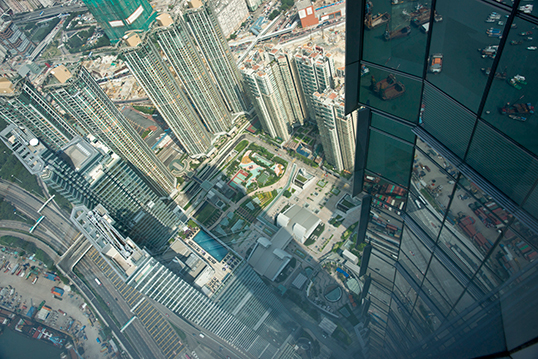 Vue aérienne de la ville de Hong Kong. | Photo par Barbara Willi