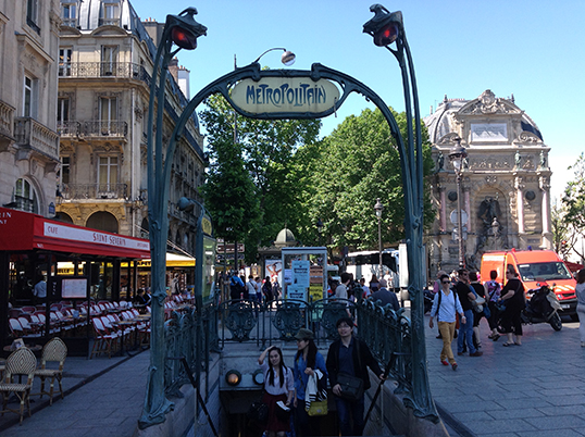 Touristes à Paris. | Photos par Pascal Guillon