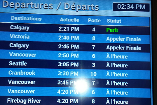 « Le français se distingue bien à l’aéroport international de Kelowna. | Photo de Centre culturelle francophone de l’Okanagan