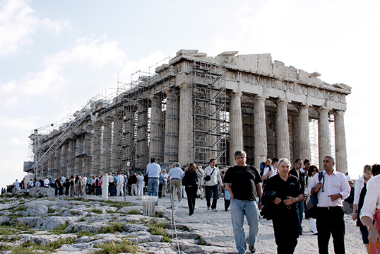 Les touristes à la Parthenon, Athènes. | Photo par Rachel Knickmeyer