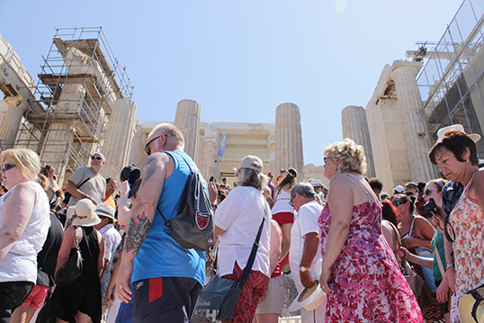 Les touristes à la Parthenon, Athènes. | Photo par Rachel Knickmeyer 